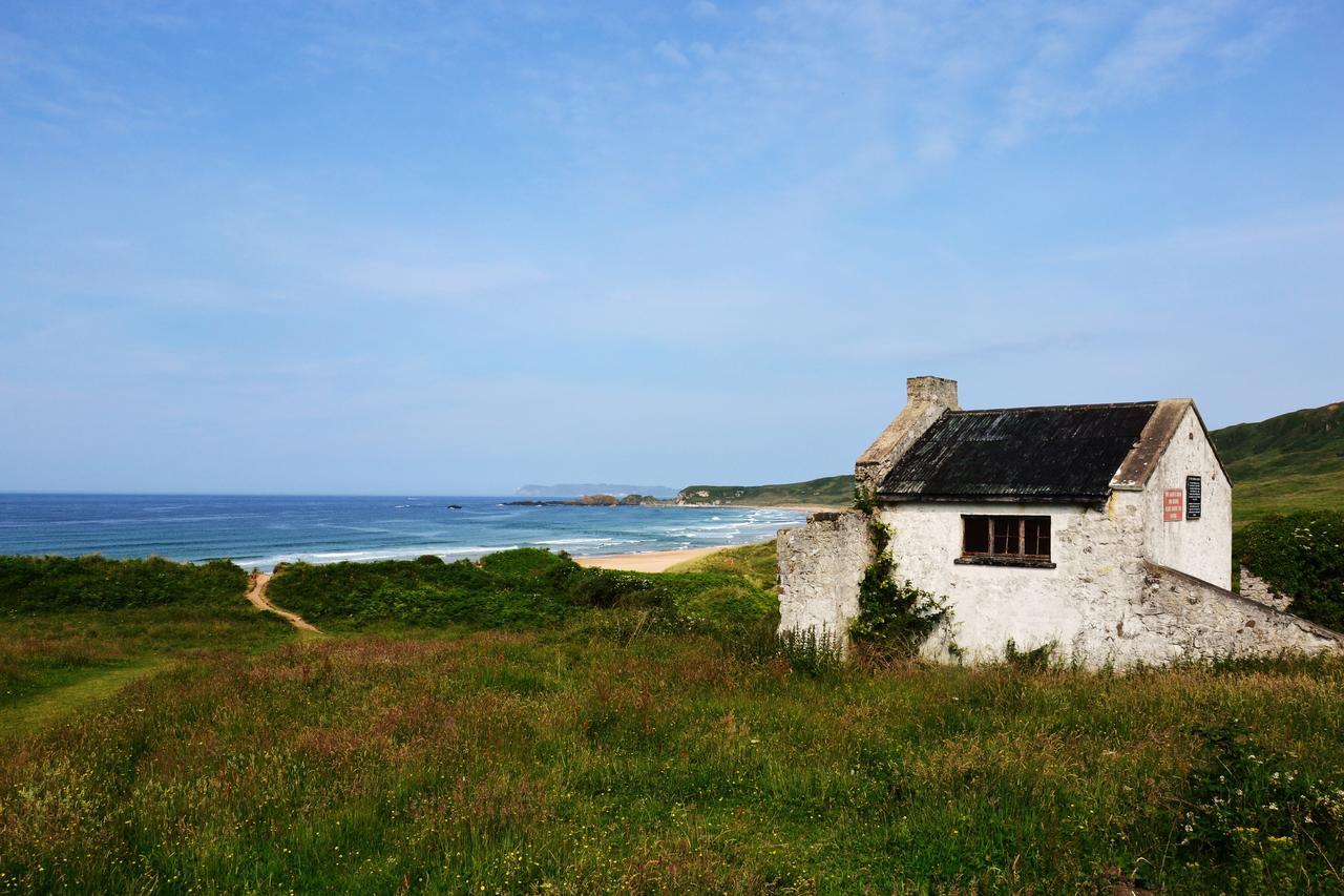 White Park Bay Youth Hostel Балинтой Екстериор снимка