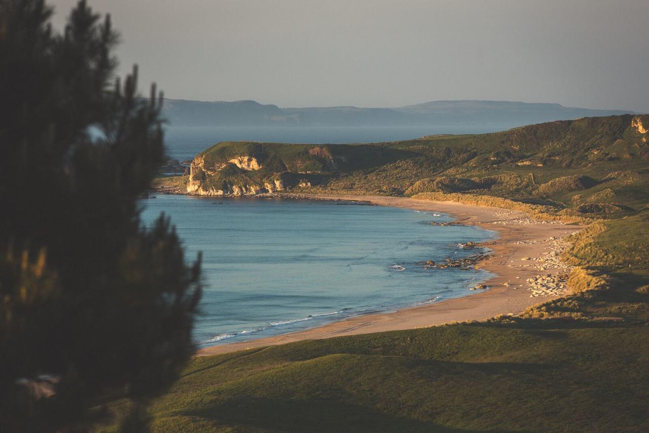 White Park Bay Youth Hostel Балинтой Екстериор снимка
