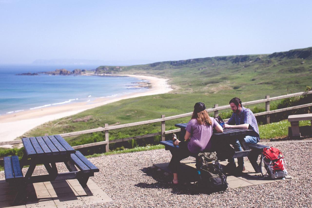 White Park Bay Youth Hostel Балинтой Екстериор снимка